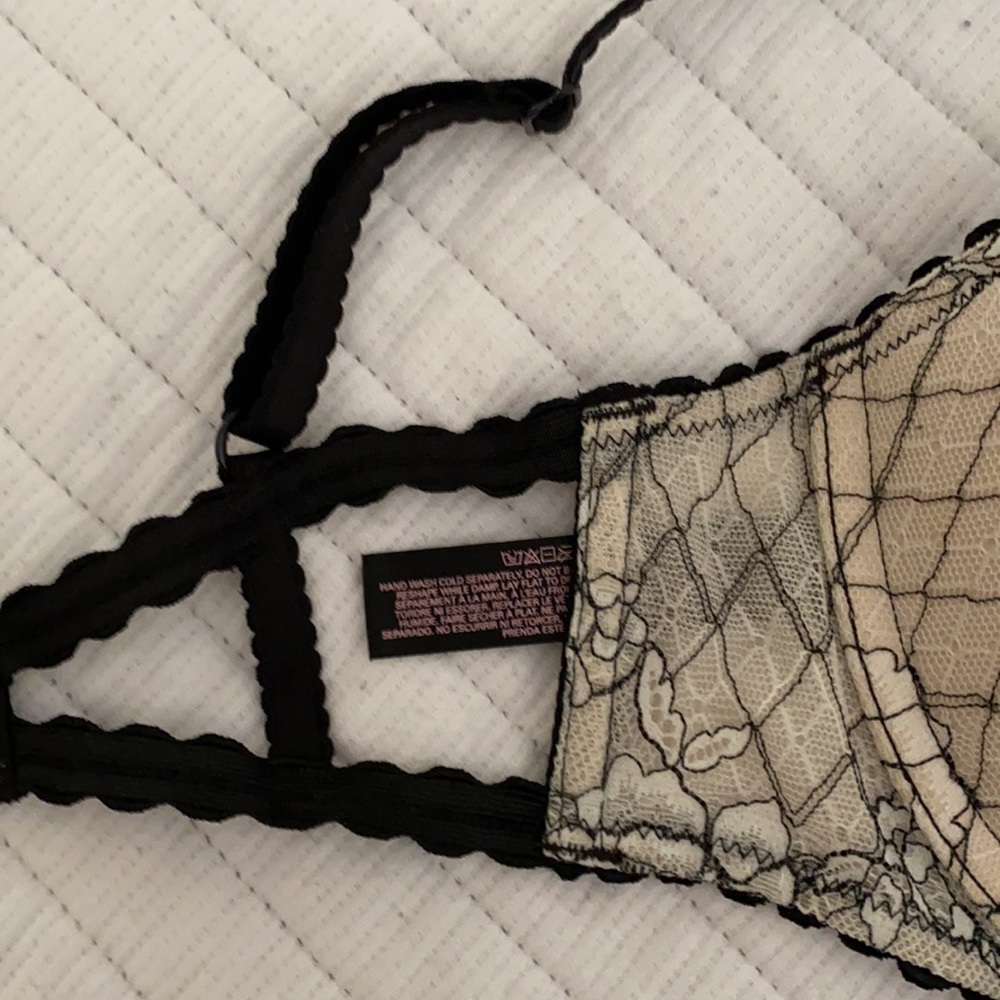 EUC Victoria’s Secret Push Up Bra Criss-Cross Lace - Picture 4 of 9